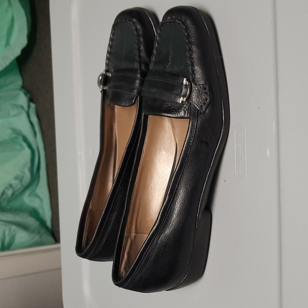 Shoes - Picture 4 of 4